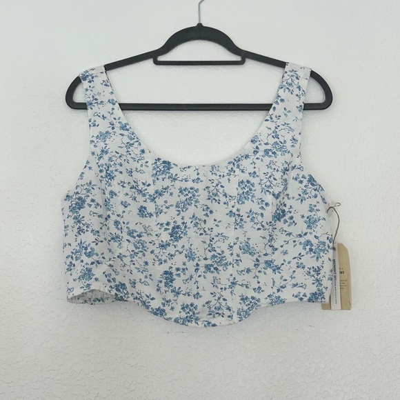 Midnight Sky Tops - 🆕 Blue Floral Cropped Linen Top